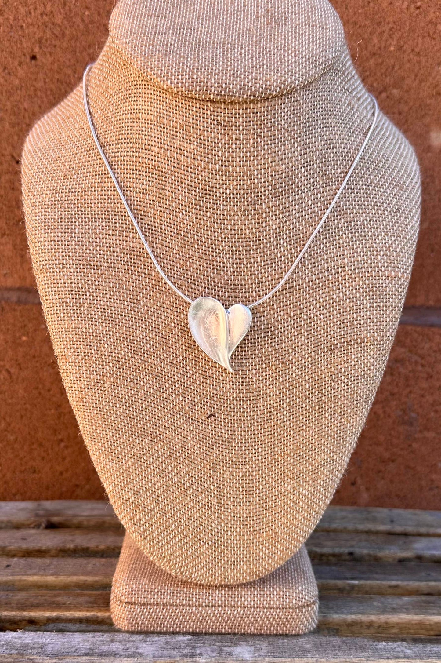 Puffy, swirl Valetine heart necklace