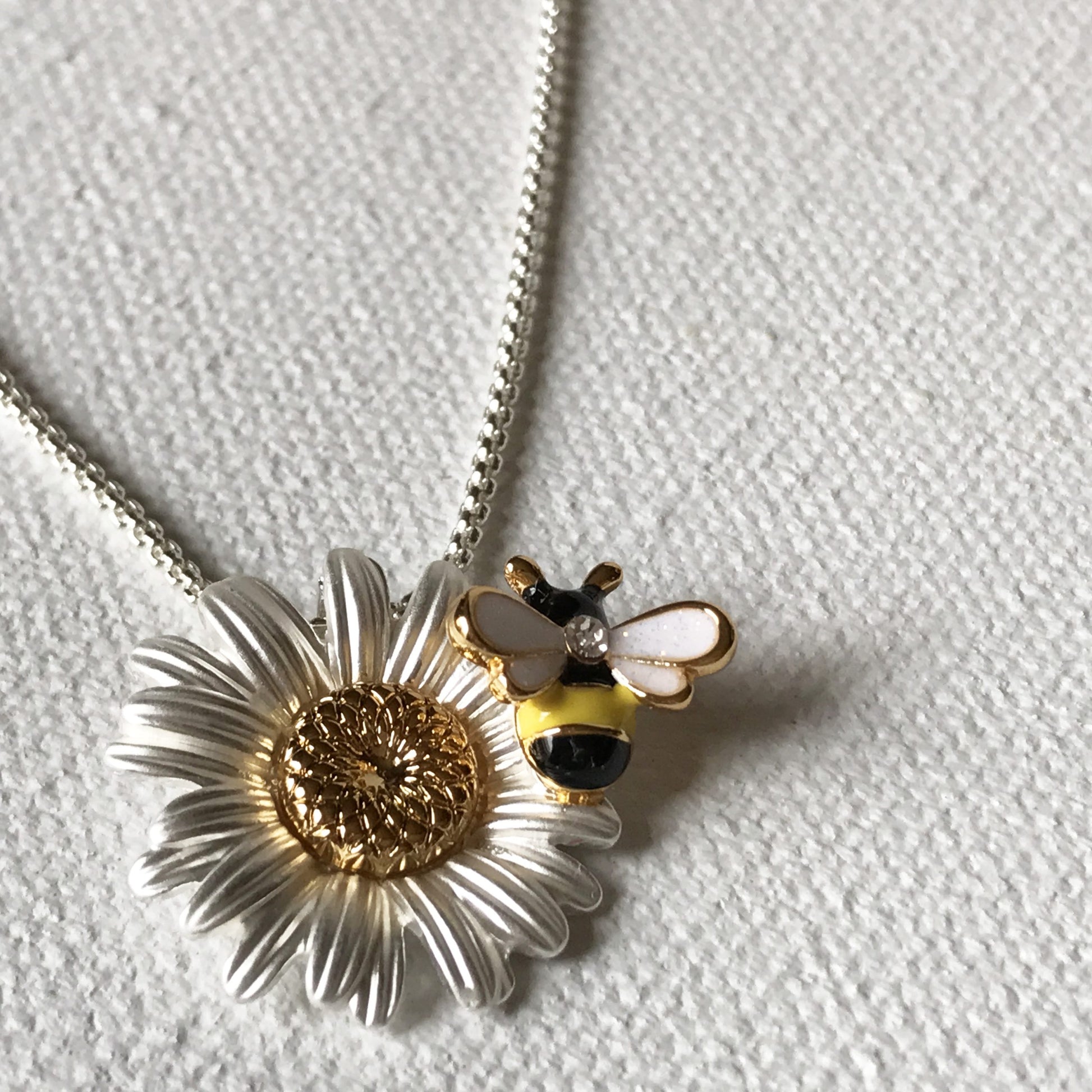 Bee and daisy necklace